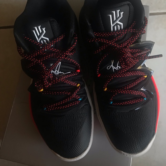 kyrie 5 size 7
